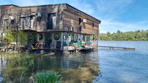 Floating Zen House Hotel in Belgrade