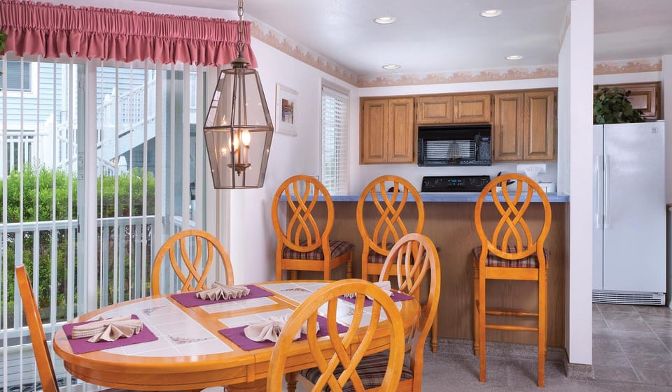 Schooner Landing Resort in Newport