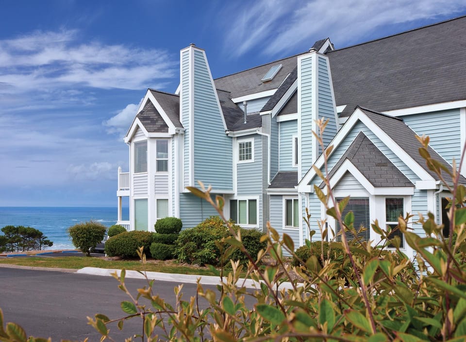 Schooner Landing Resort in Newport