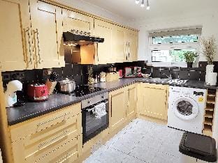 2 Single Beds, 1 BR Apartment Hotel in Forest Heath District