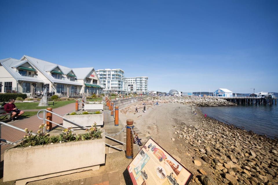 Sidney Waterfront Inn & Suites Hotel in Sidney