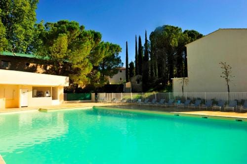 Residence Goelia Le Domaine du Moulin Blanc Hotel in Goult