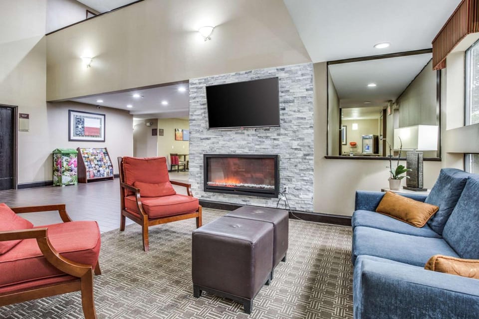 Comfort Inn & Suites Love Field-Dallas Market Center Hotel in Dallas