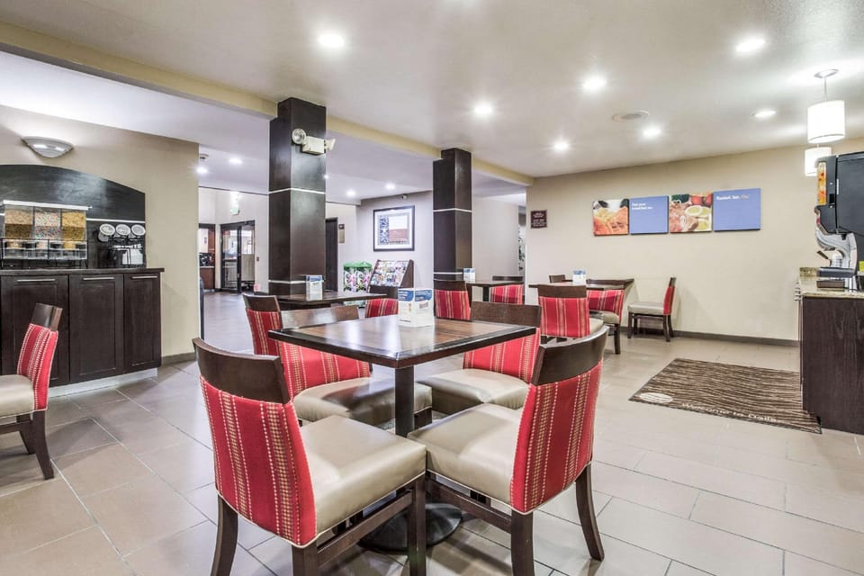 Comfort Inn & Suites Love Field-Dallas Market Center Hotel in Dallas