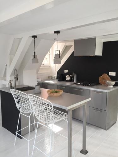 JoyJoyJoy the Royalty ecolicous design house in a historic Canalhouse from 1618 with 2 bedrooms with Hotel in Amsterdam
