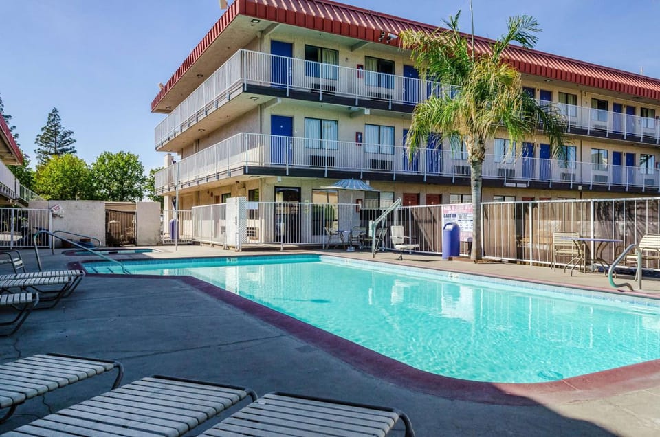 Motel 6 Fresno, CA - Yosemite Hwy Hotel in Fresno