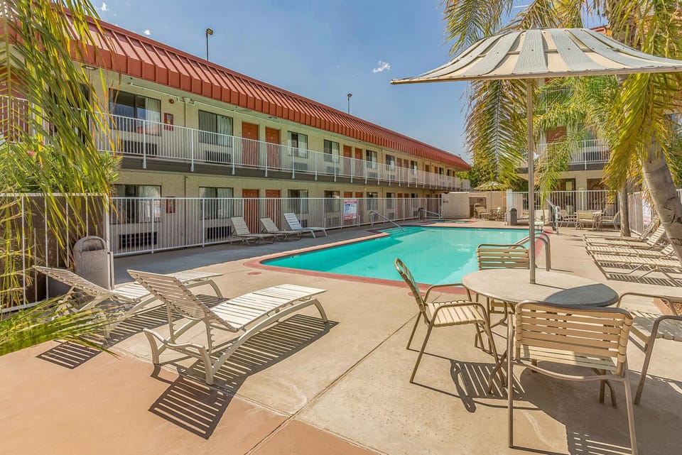 Motel 6 Fresno, CA - Yosemite Hwy Hotel in Fresno