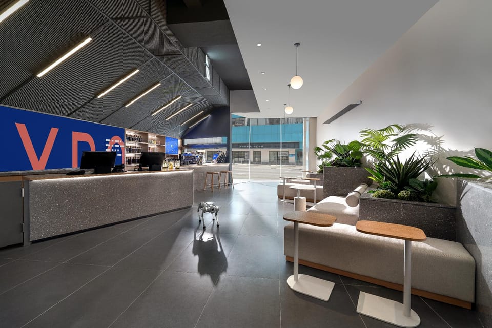 CYBO Station SSAW Shangpin Hotel Luohu Shenzhen Hotel in Hong Kong