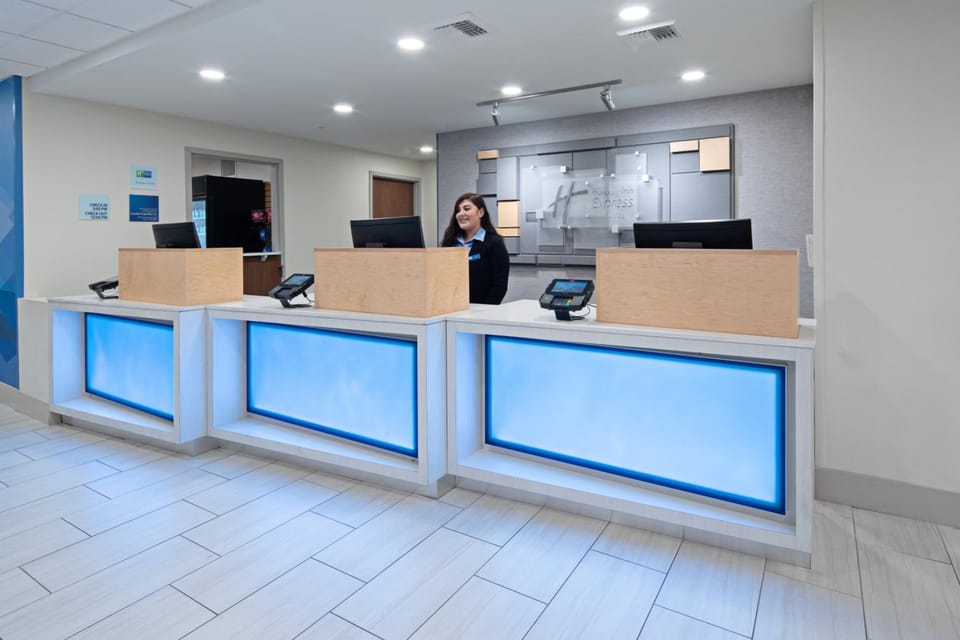 Holiday Inn Express Seattle - Sea-Tac Airport By IHG Hotel in Des Moines
