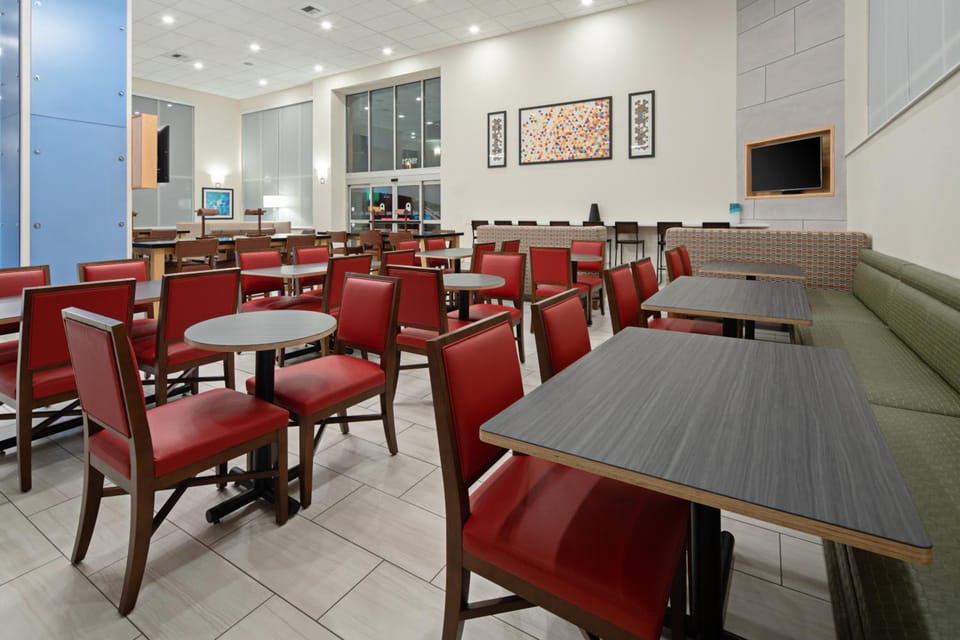 Holiday Inn Express Seattle - Sea-Tac Airport By IHG Hotel in Des Moines