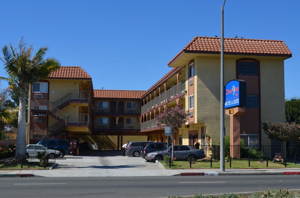 Cloud 9 Inn LAX Motel in Inglewood