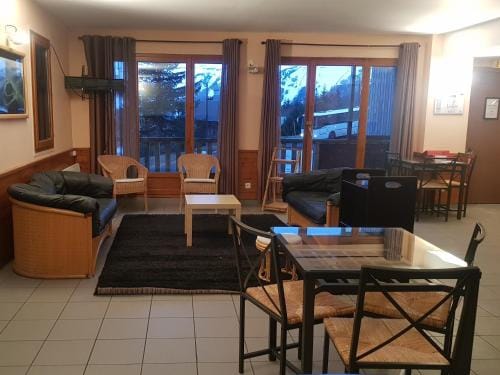Residence Goelia Les Chalets de Super-Besse Hotel in Besse-et-Saint-Anastaise