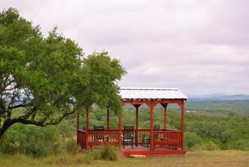 Glory Hills Ranch Hotel in Lakehills