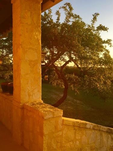 Glory Hills Ranch Hotel in Lakehills