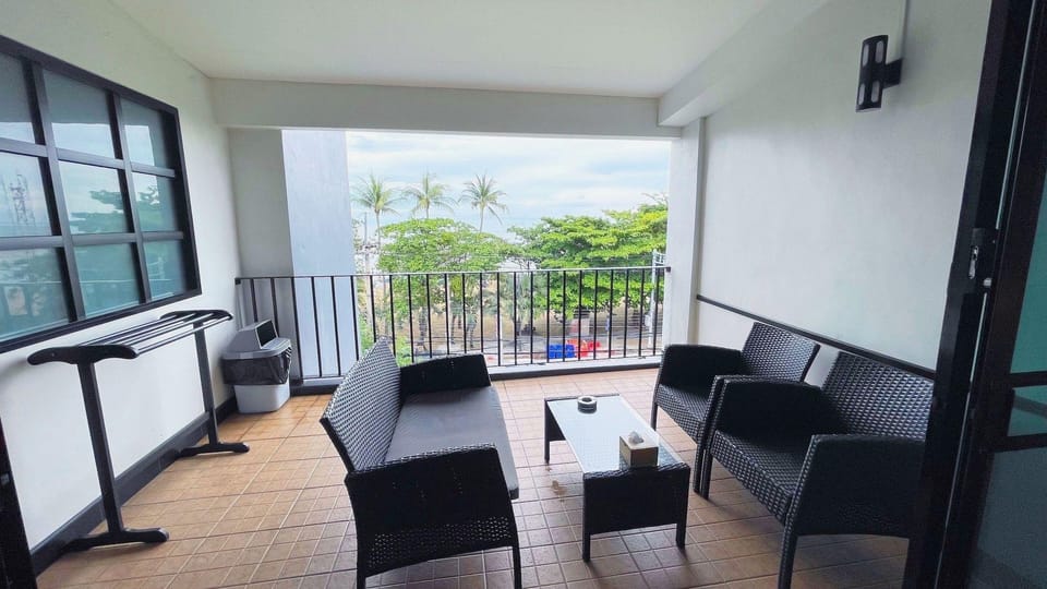 Beach Gallery House Inn in Pattaya City