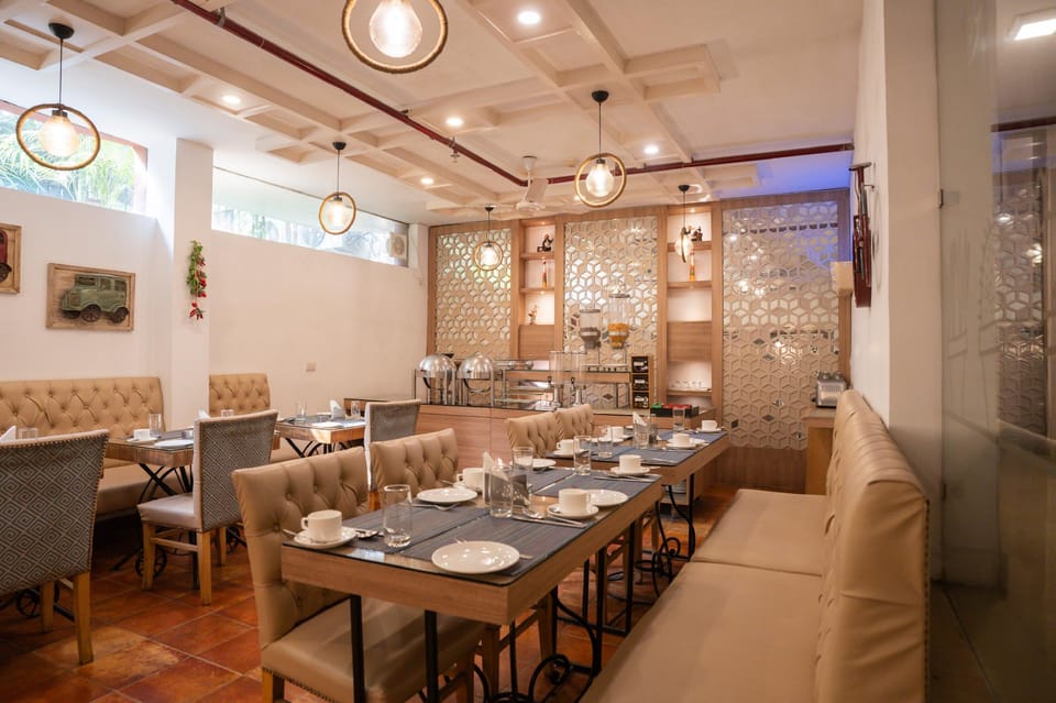 Ahuja Residency-DLF Phase II Hotel in Gurugram