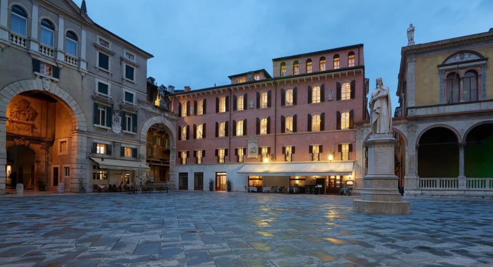 Lords of Verona Luxury Apartments Hotel in Verona