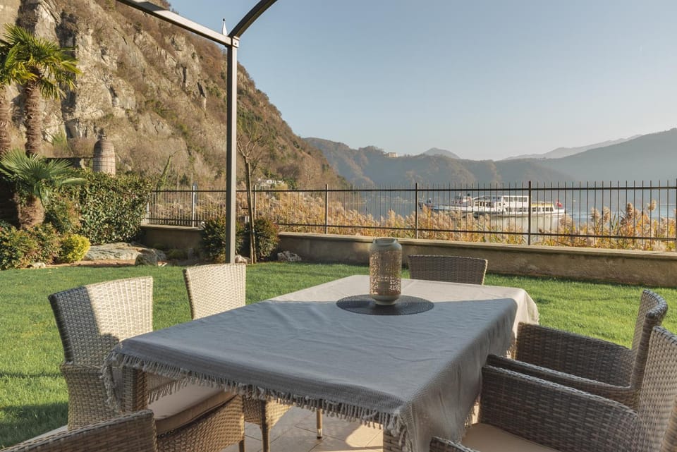 Yachting Residence - Private Dock, Lake Access & SPA Apartment hotel in Canton of Ticino