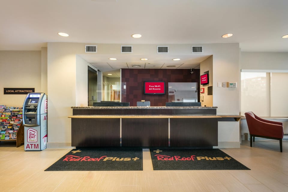 Red Roof PLUS+ Boston - Logan Hotel in Saugus