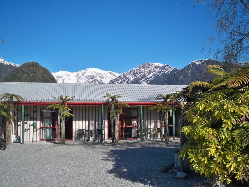 Glow Worm Accommodation Hostel in Franz Josef / Waiau