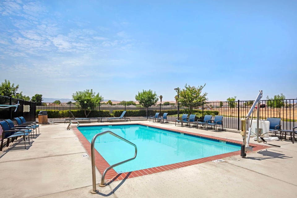 Best Western Plus Coalinga Inn Hotel in Sierra Nevada