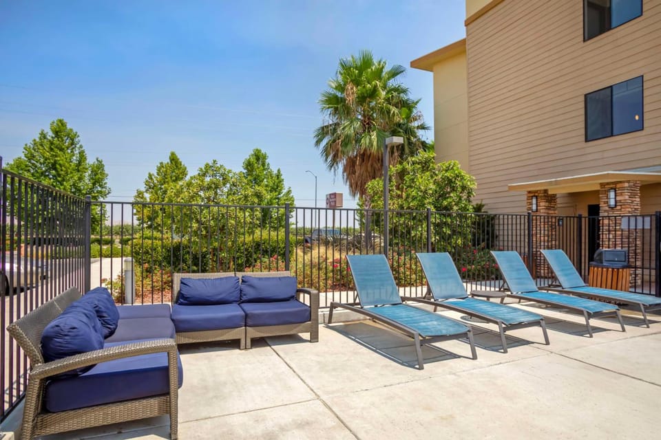 Best Western Plus Coalinga Inn Hotel in Sierra Nevada