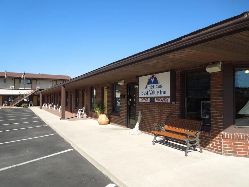 Arlington Inn Hotel in Port Clinton