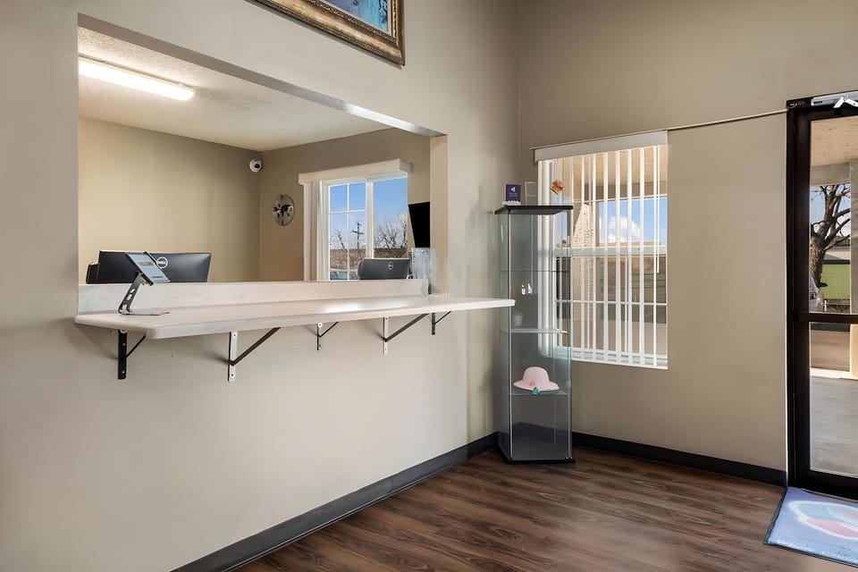Express Inn & Suites San Antonio Near SeaWorld - Medical Center Hotel in Leon Valley