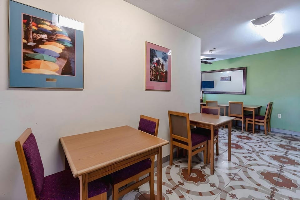 Express Inn & Suites San Antonio Near SeaWorld - Medical Center Hotel in Leon Valley