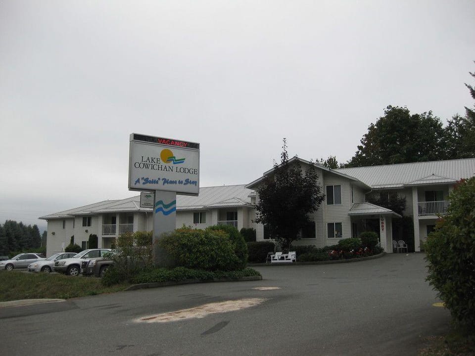 Lake Cowichan Lodge Hotel in Lake Cowichan