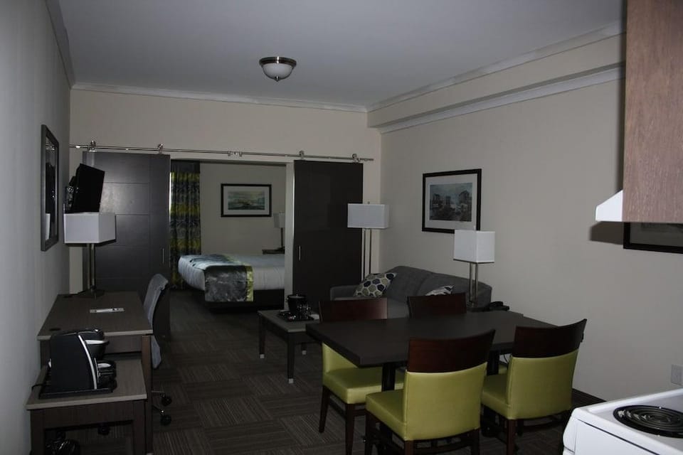 Crossroads Inn & Suites Hotel in St Johns