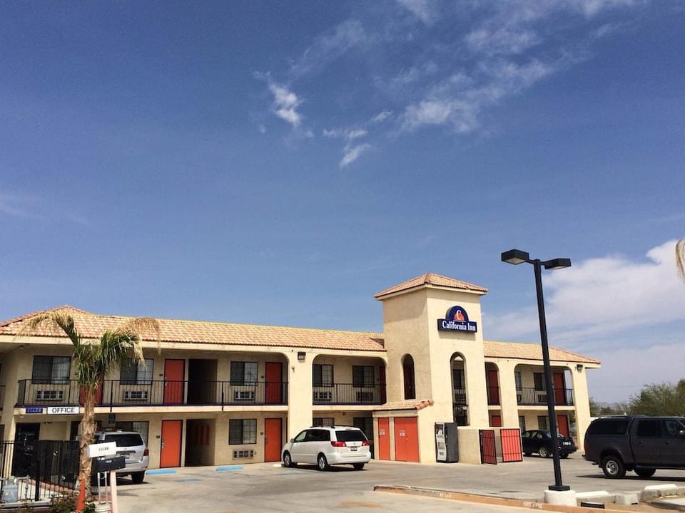 California Inn Hotel and Suites Adelanto US 395 Hotel in Victorville