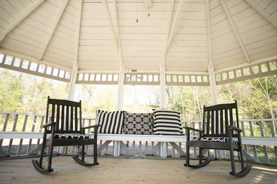 Swamp Rabbit Inn Travelers Rest Hotel in Travelers Rest