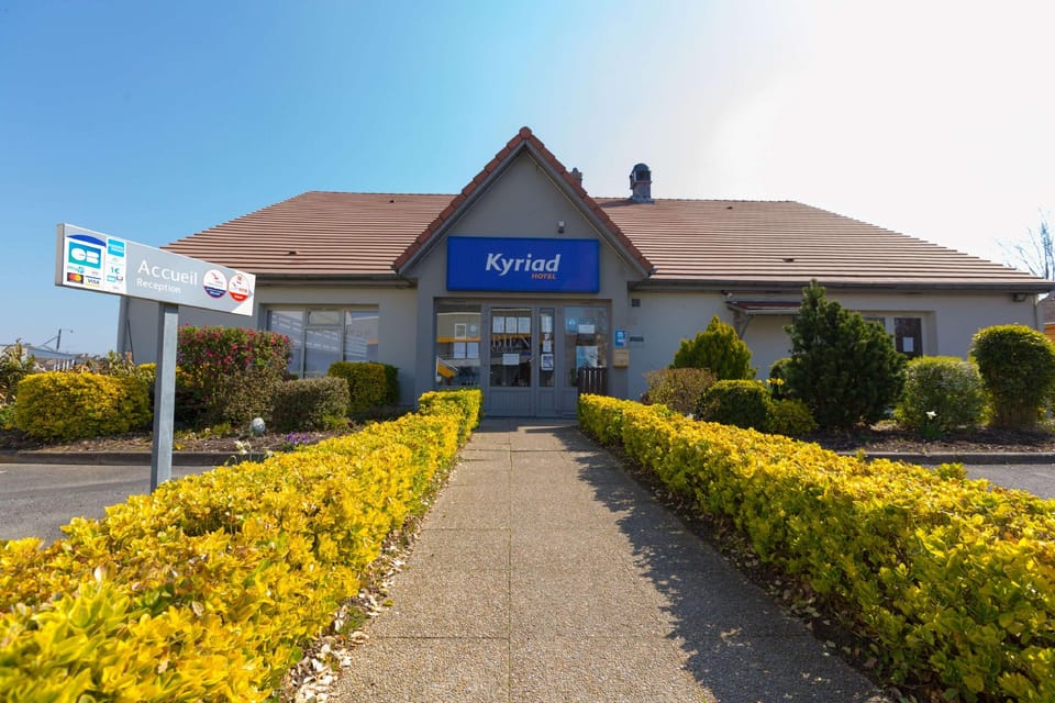 Kyriad Chantilly Sud - Luzarches Hotel in Île-de-France