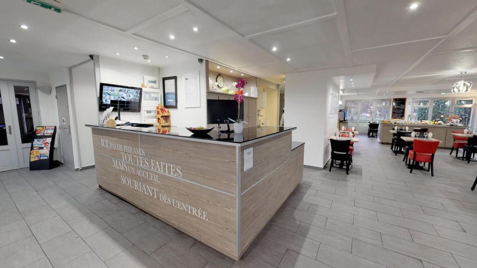 Kyriad Chantilly Sud - Luzarches Hotel in Île-de-France