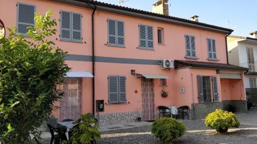 Marinella Guest House Hotel in Lombardy