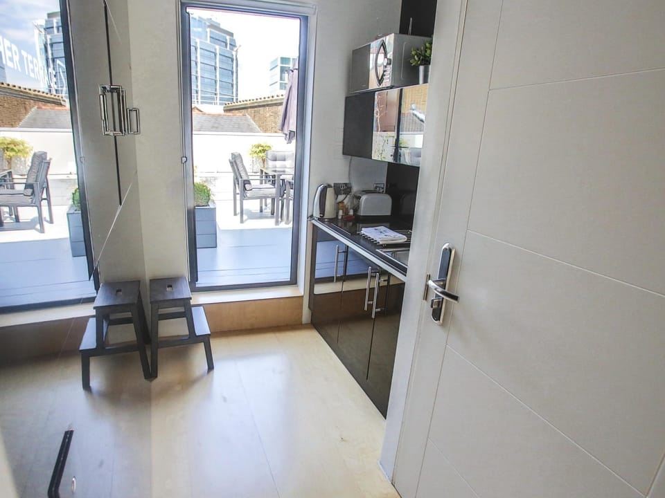 Room Home Stay                                                                   Apartment hotel in London