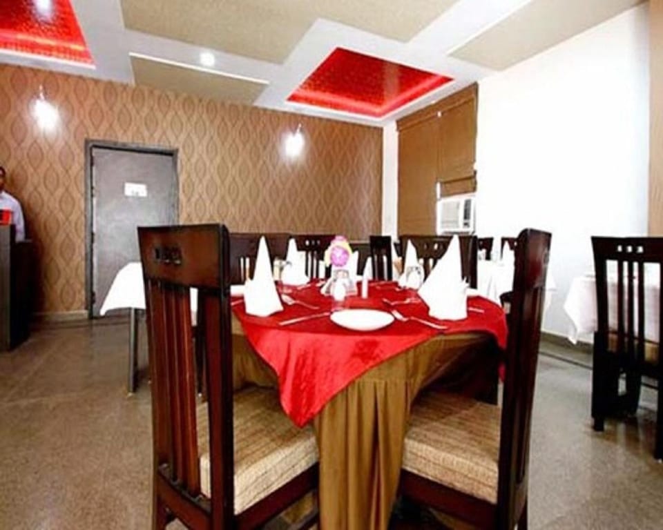 Hotel Taj Galaxy Hotel in Agra