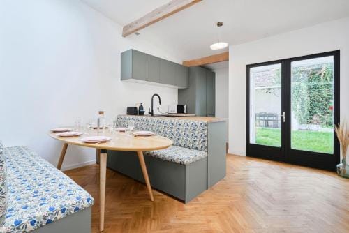 Charmante maison 3 chambres avec jardin. Hotel in Lille