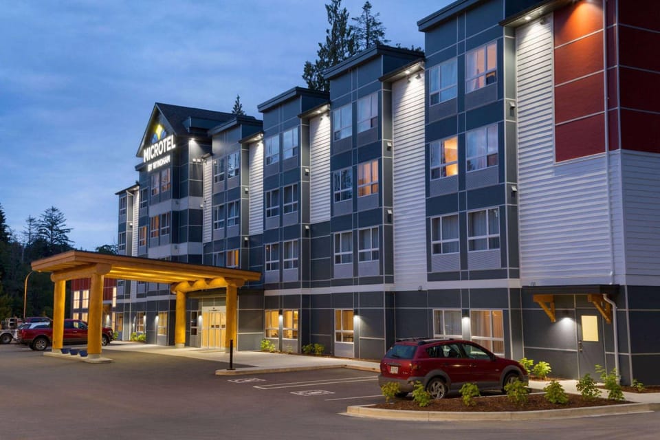 Microtel Inn & Suites by Wyndham Oyster Bay Ladysmith Hotel in Southern Gulf Islands