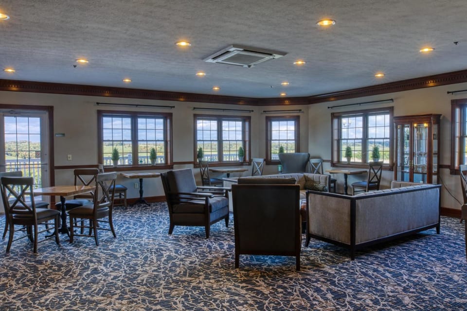 Carlisle Inn Walnut Creek Hotel in Ohio