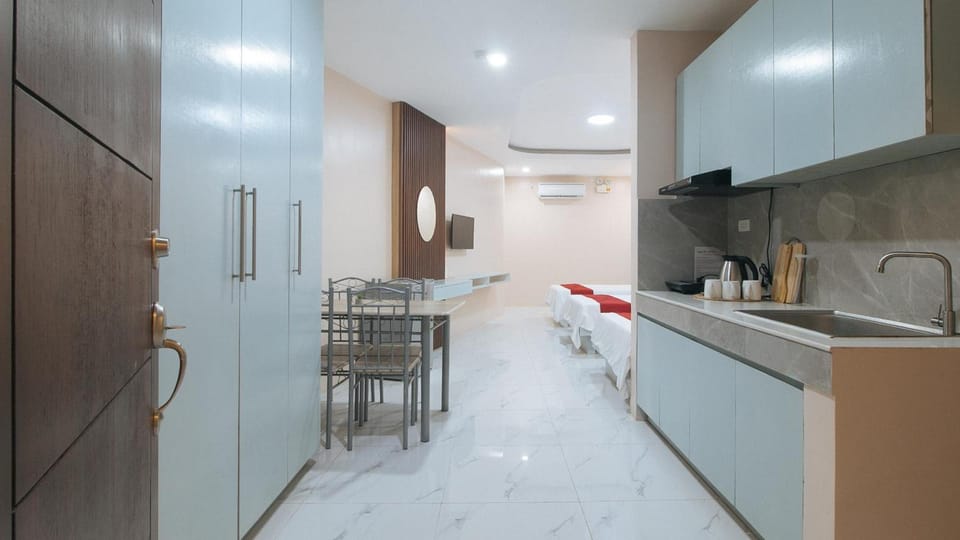 RedDoorz @ Happy Stay Apartelle Inn in Central Visayas