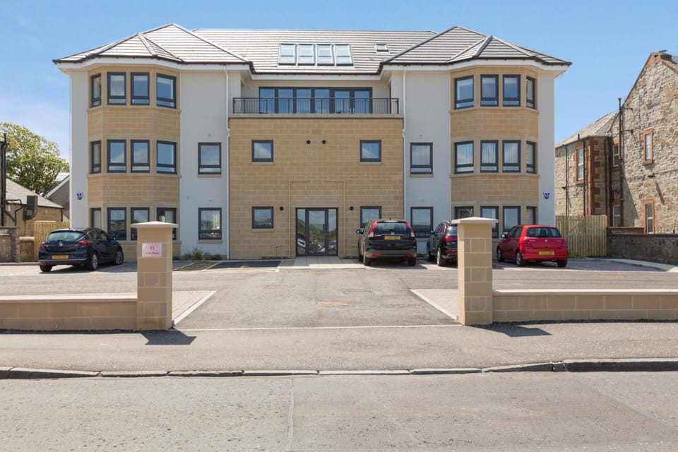 Links View - Donnini Deluxe Hotel in England