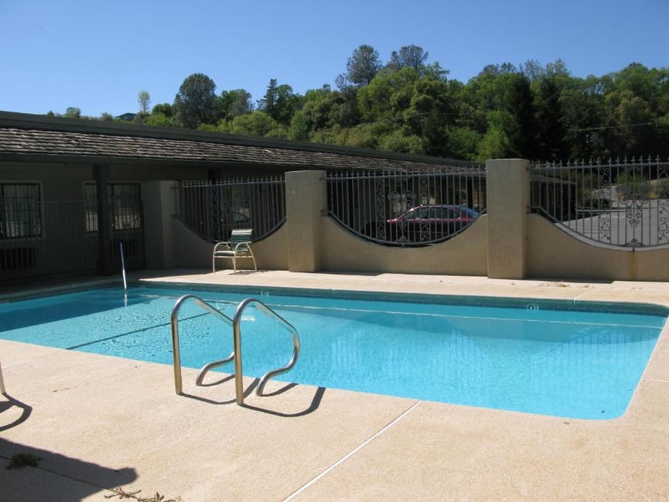 Country Inn Sonora Hotel in Jamestown