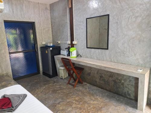 Lanta Happy House Hotel in Sala Dan