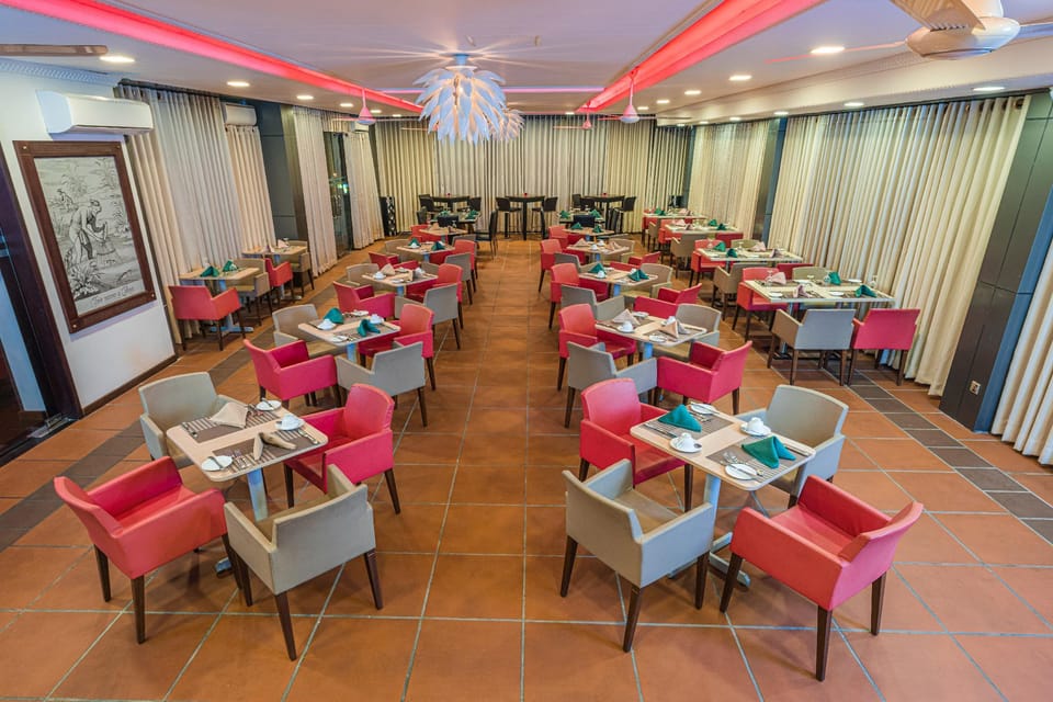 Earl's Red Colombo Hotel in Colombo