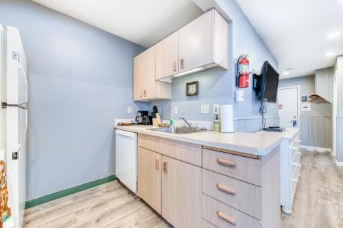Sea Treasures Inn #103 & #104 Motel in Rockaway Beach