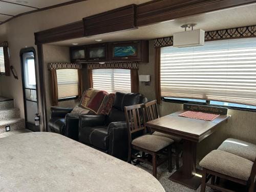 Gorgeous Denali 5th Wheel Delight! Hotel in College Place