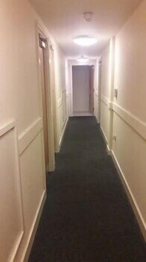 Alton Apartments Hotel in Bradford