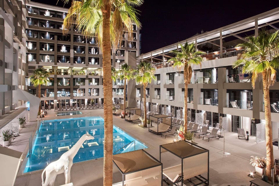 Swimming pool